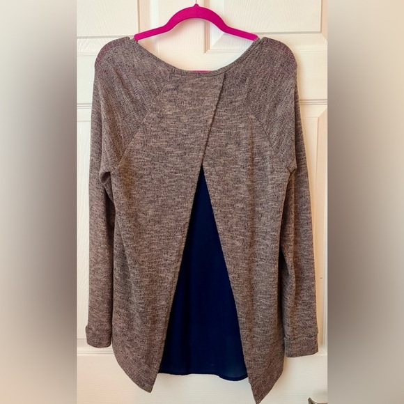 Design Lab Lord & Taylor Gray Tunic with Navy Underlay - Picture 2 of 2